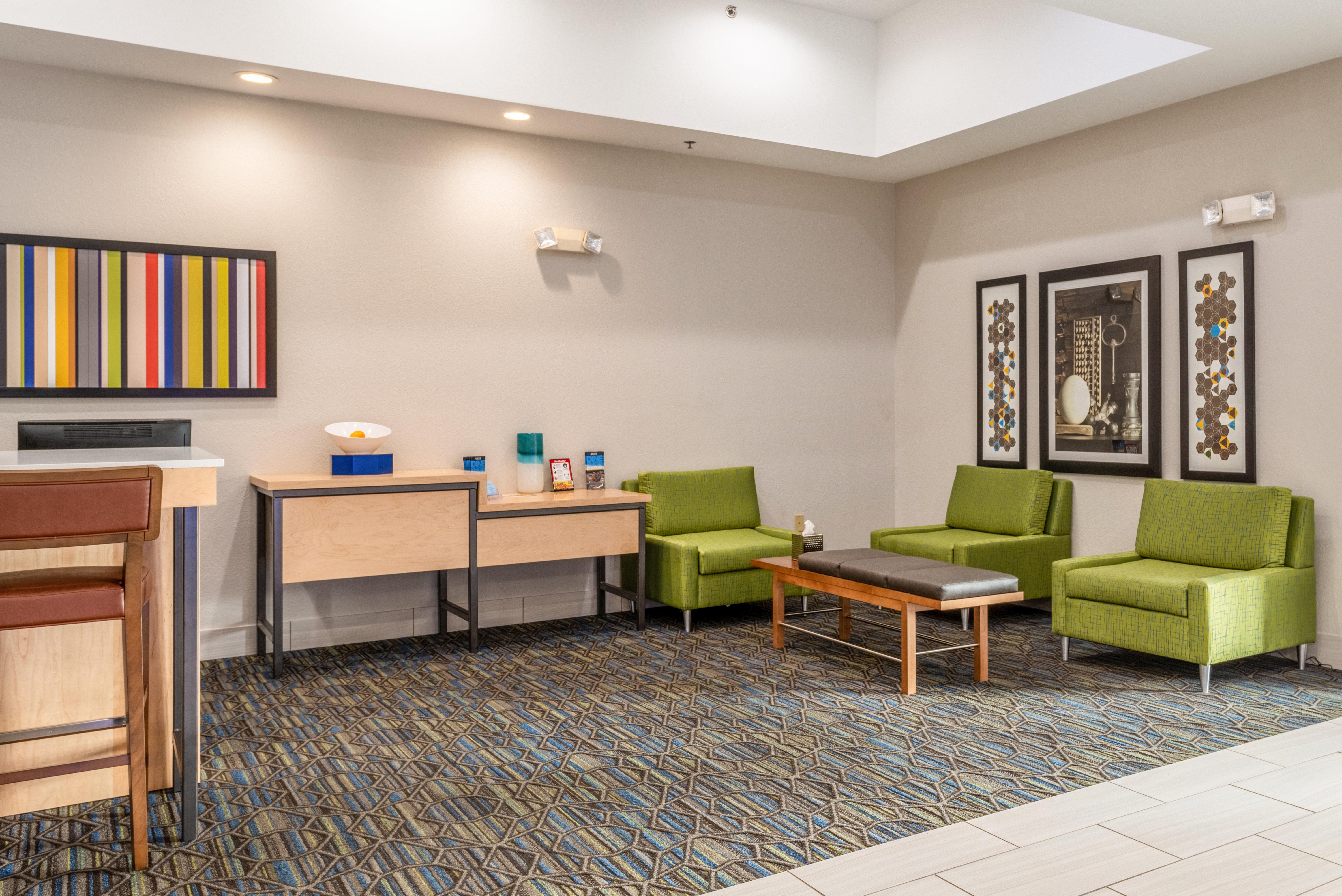 Holiday Inn Express & Suites Стейтсвилл Экстерьер фото