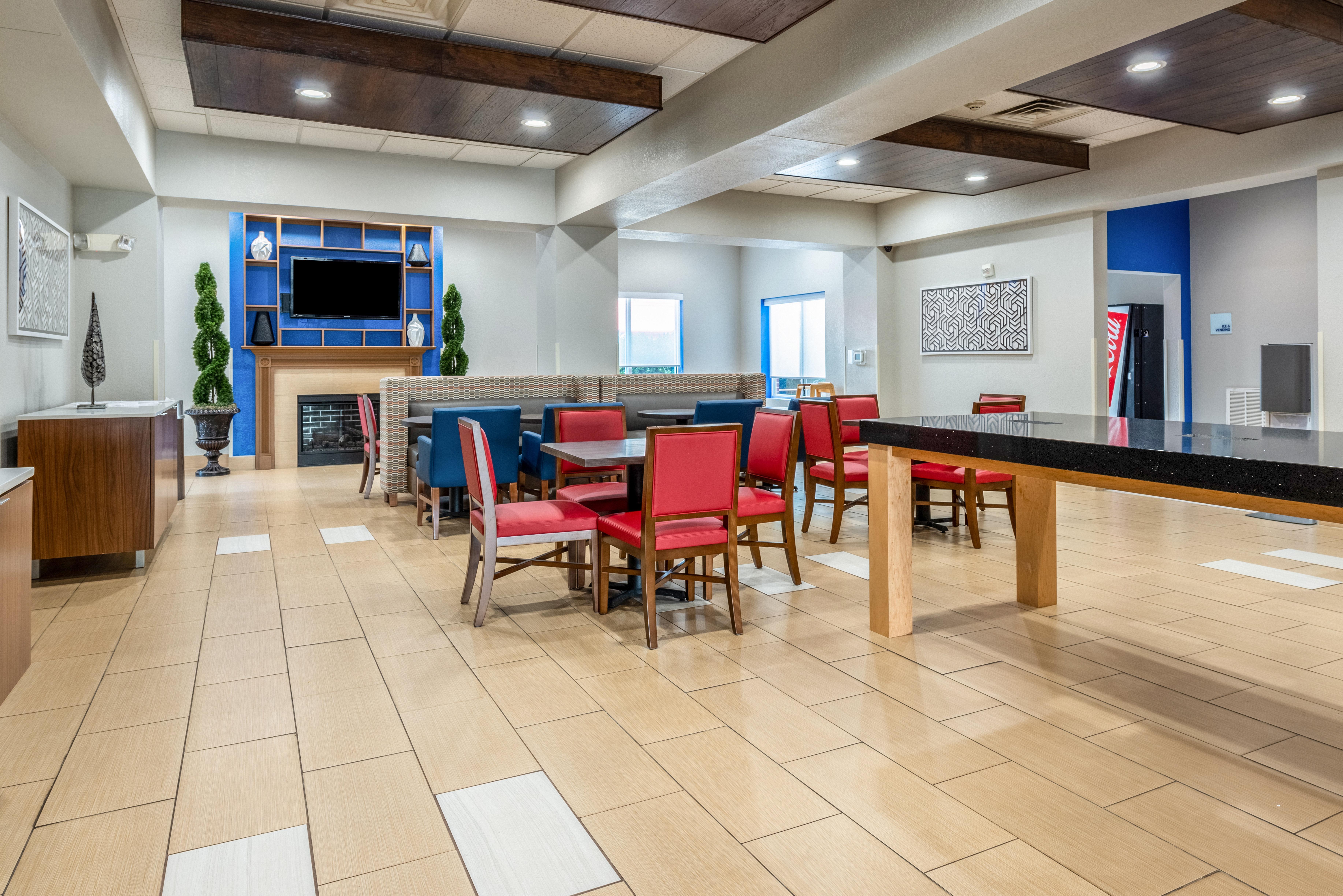 Holiday Inn Express & Suites Стейтсвилл Экстерьер фото