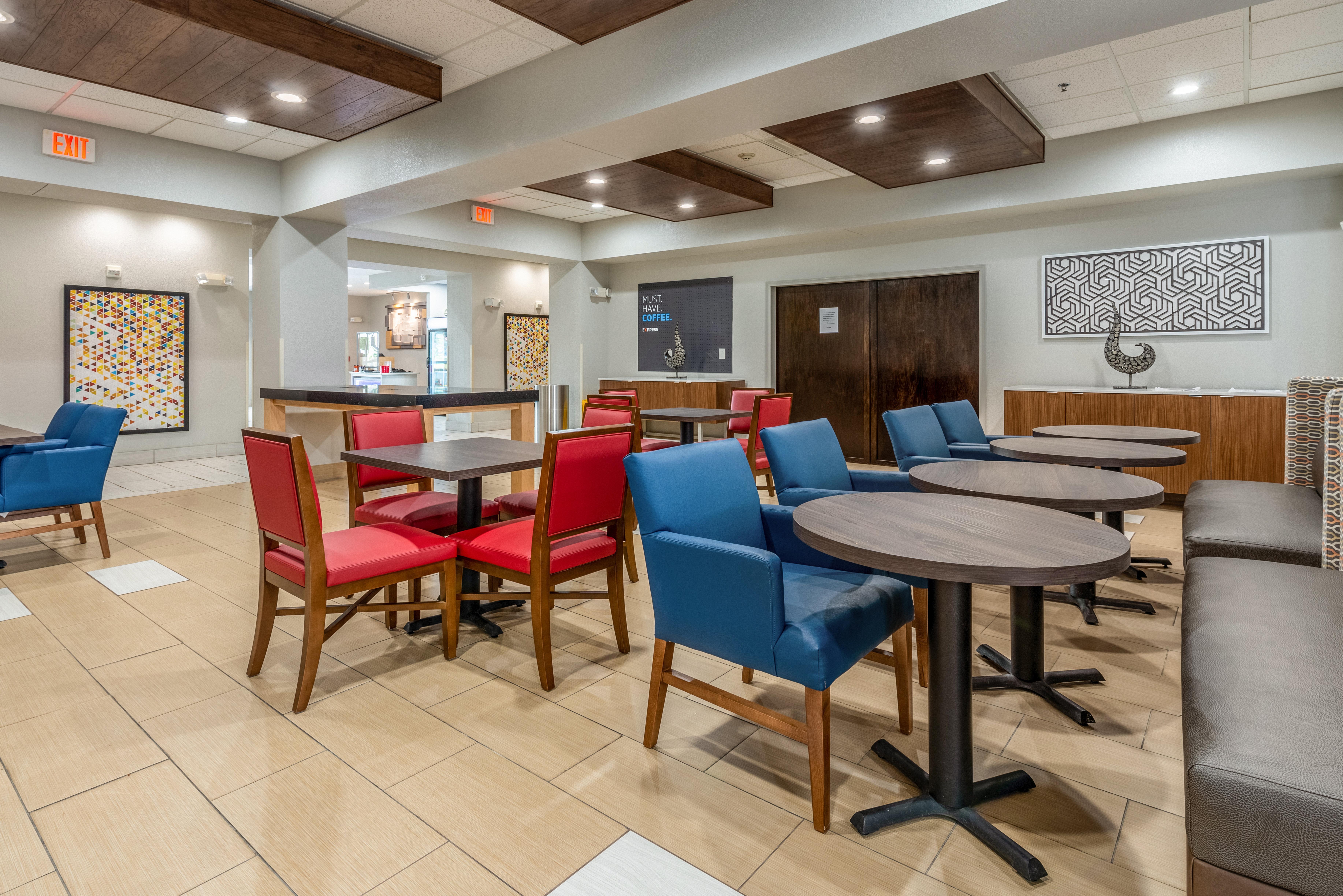 Holiday Inn Express & Suites Стейтсвилл Экстерьер фото