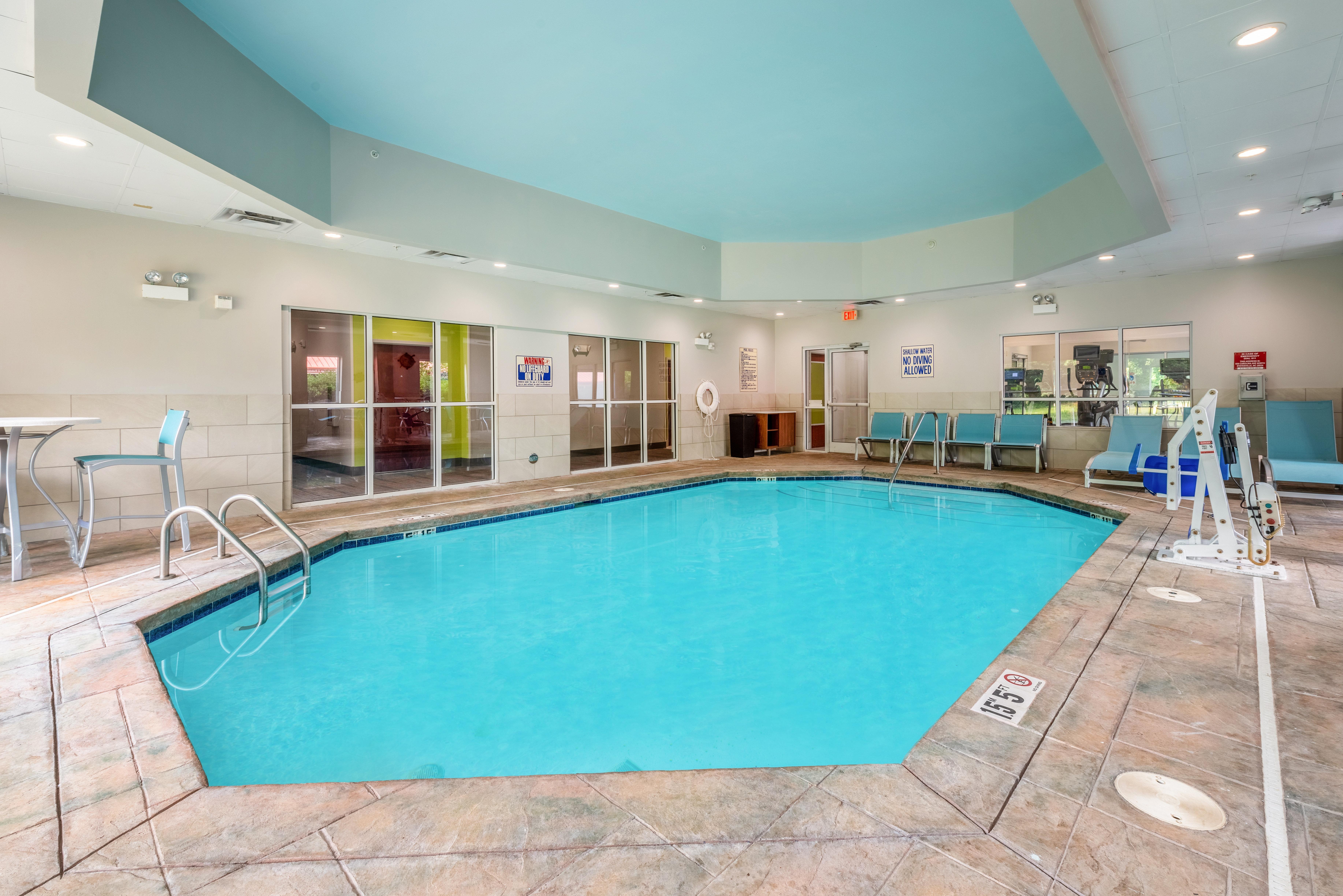 Holiday Inn Express & Suites Стейтсвилл Экстерьер фото