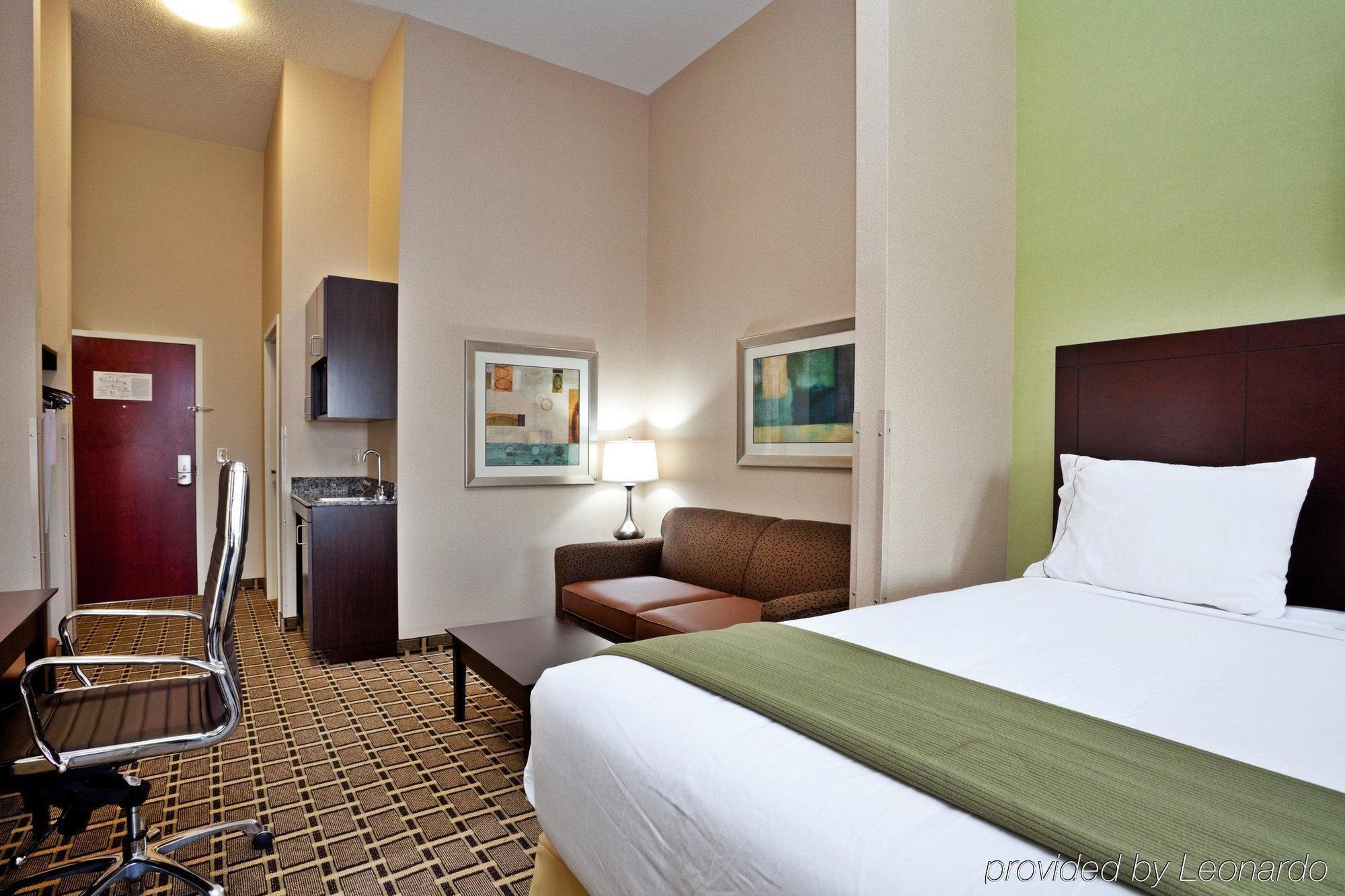 Holiday Inn Express & Suites Стейтсвилл Экстерьер фото