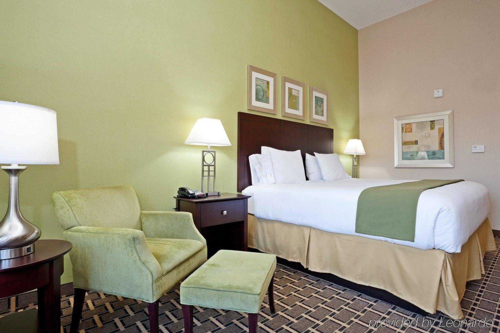 Holiday Inn Express & Suites Стейтсвилл Экстерьер фото