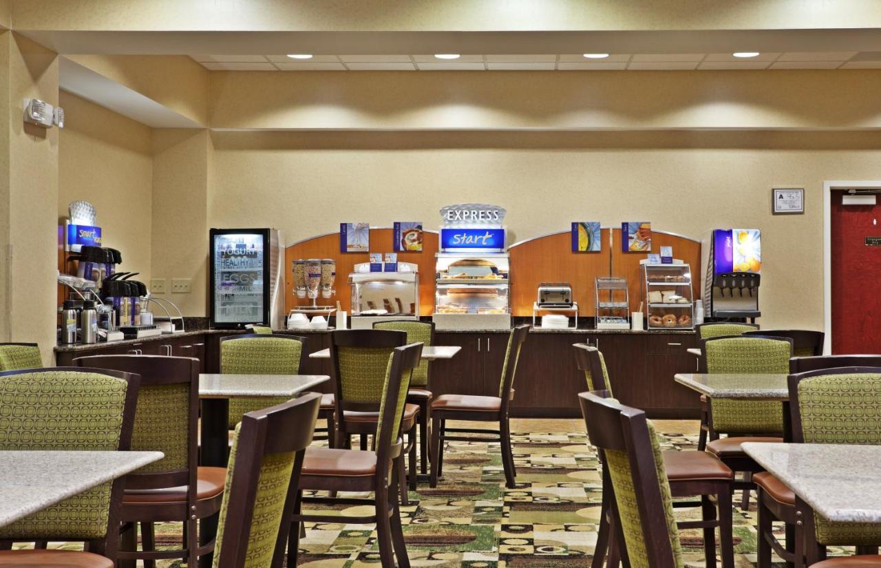 Holiday Inn Express & Suites Стейтсвилл Экстерьер фото