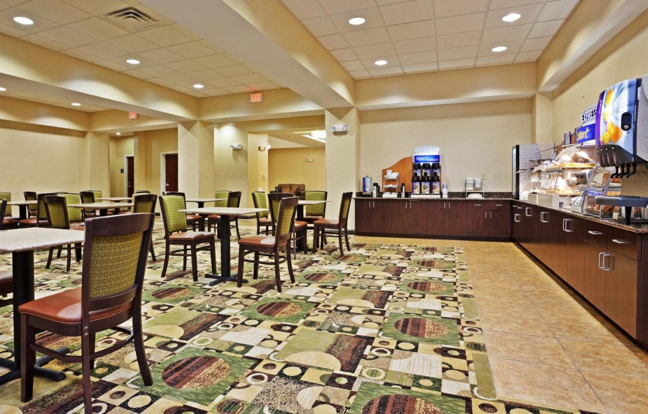 Holiday Inn Express & Suites Стейтсвилл Экстерьер фото