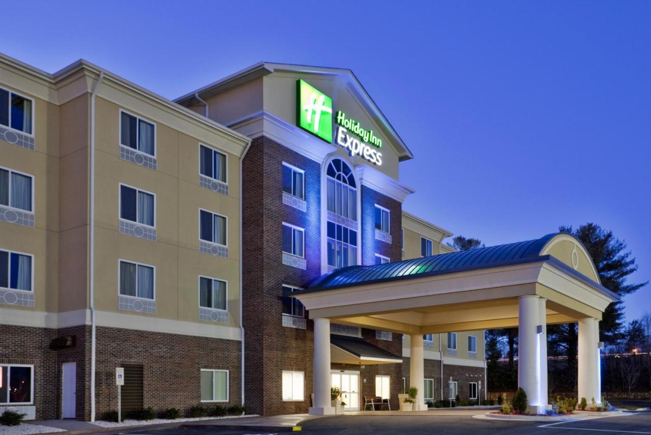 Holiday Inn Express & Suites Стейтсвилл Экстерьер фото